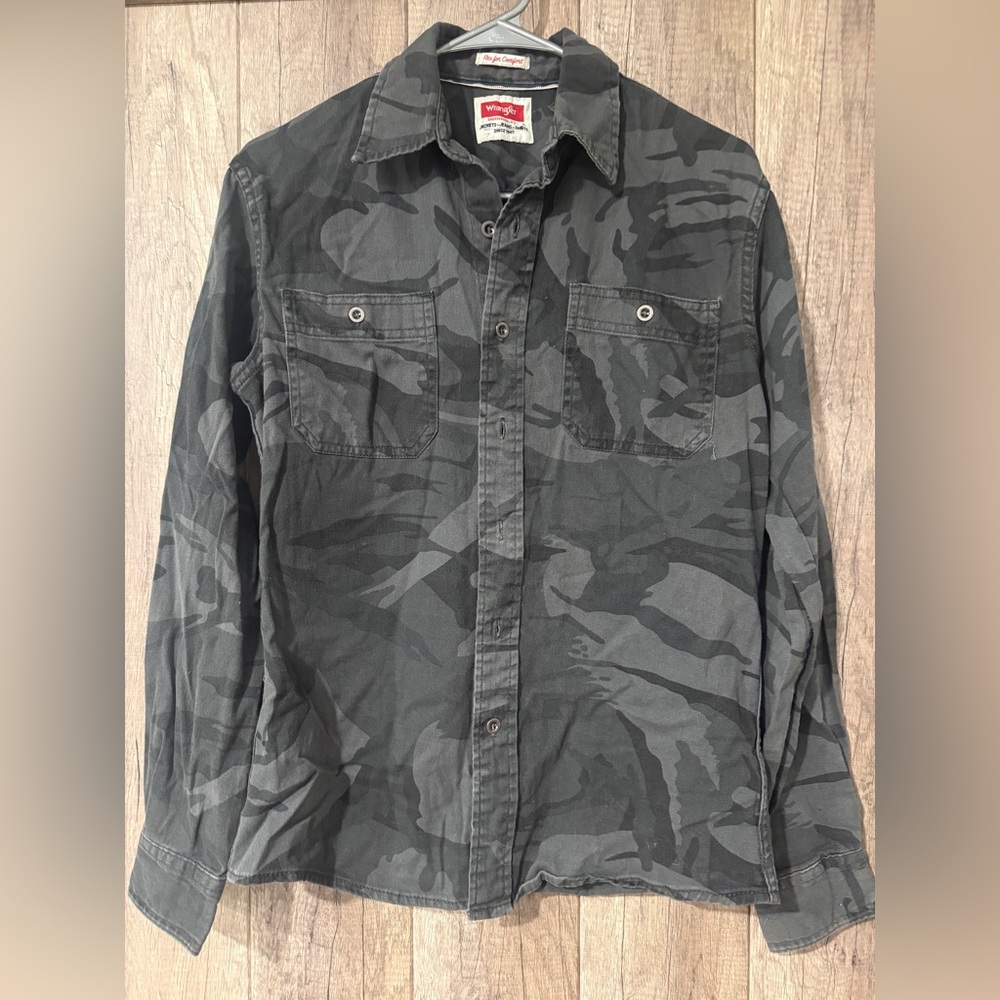 Wrangler Gray and Black Camo Button-Up Shirt